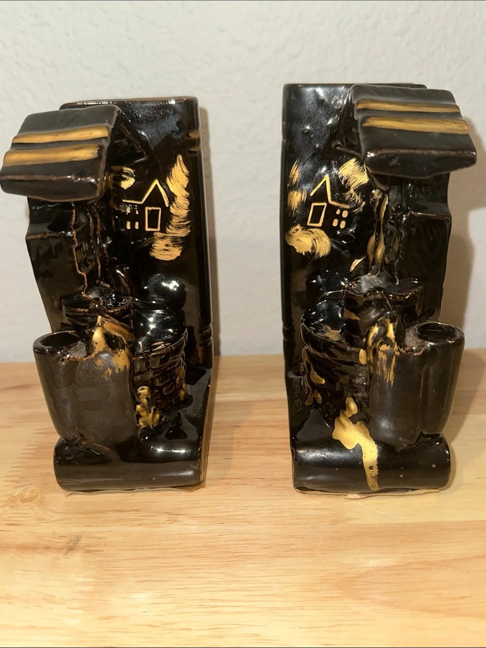 Vintage Mid Century Ceramic Wishing Well Bookends Pen Holders Japan Gold Accent
